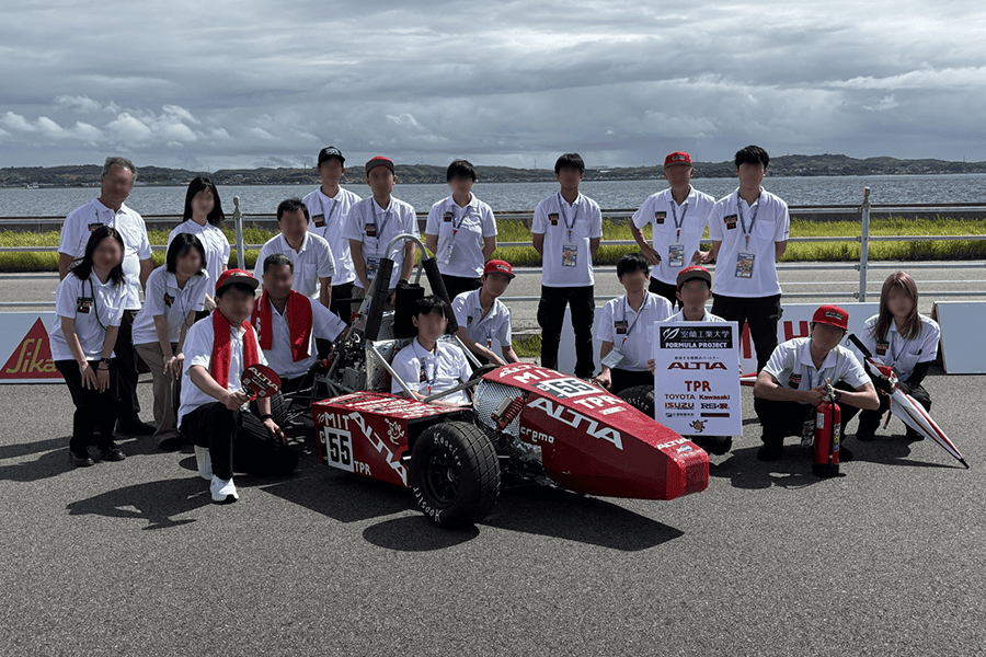 学生が製作したフォーミュラカー